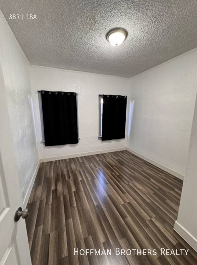 Apartment for rent at 811 W 43rd St #811, Los Angeles, CA 90037