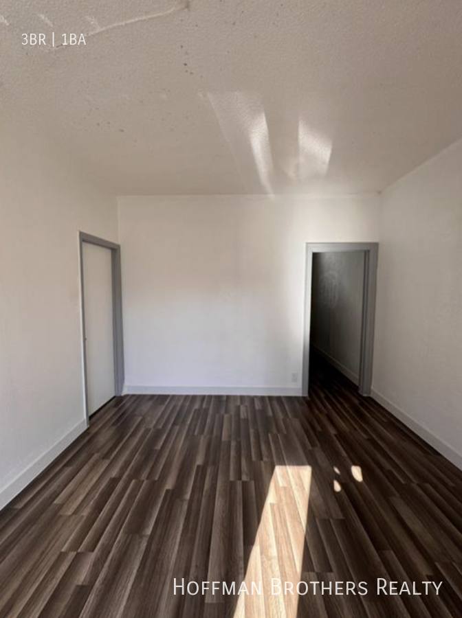 Apartment for rent at 811 W 43rd St #811, Los Angeles, CA 90037