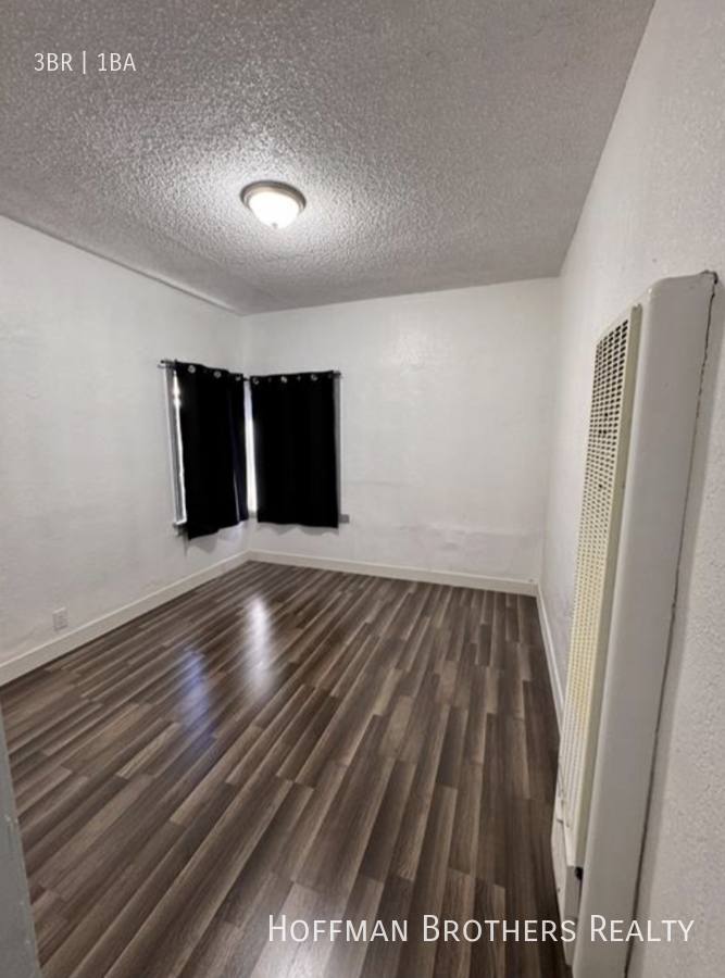 Apartment for rent at 811 W 43rd St #811, Los Angeles, CA 90037
