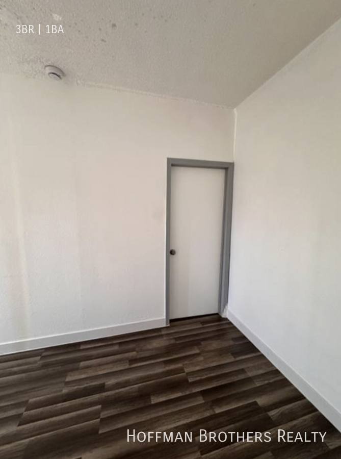 Apartment for rent at 811 W 43rd St #811, Los Angeles, CA 90037