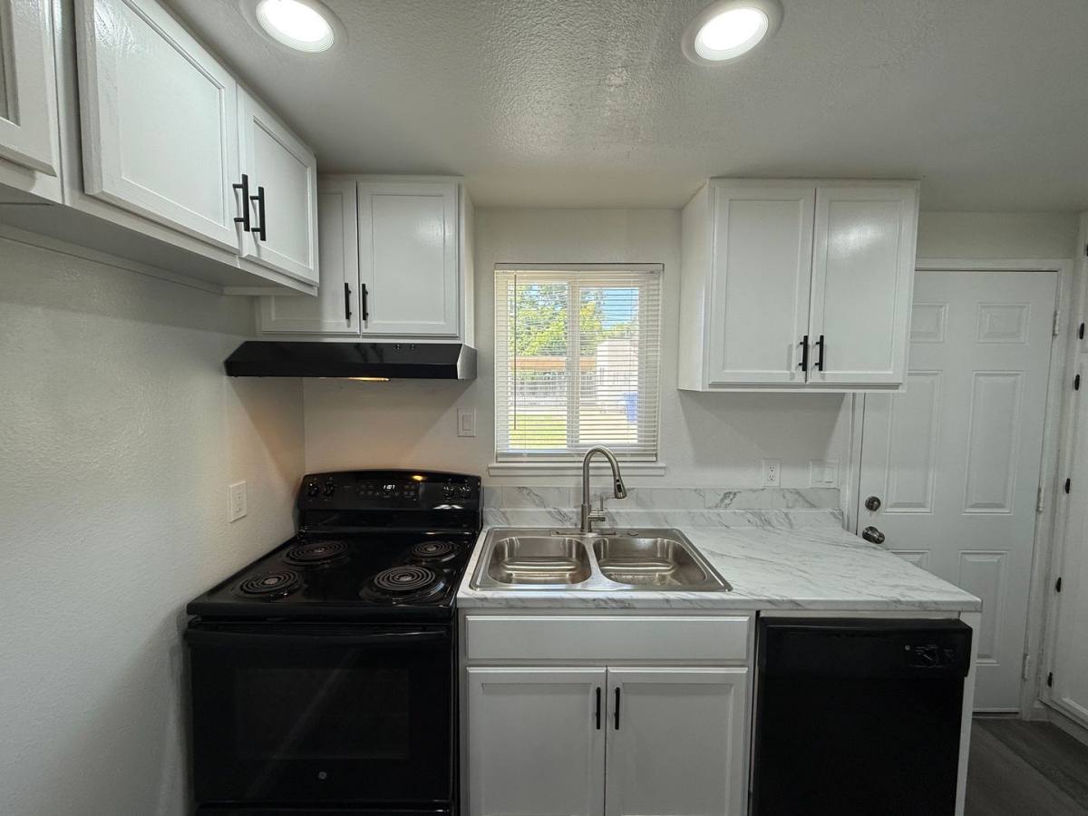 Apartment for rent at 606 Downey Ave, Modesto, CA 95354