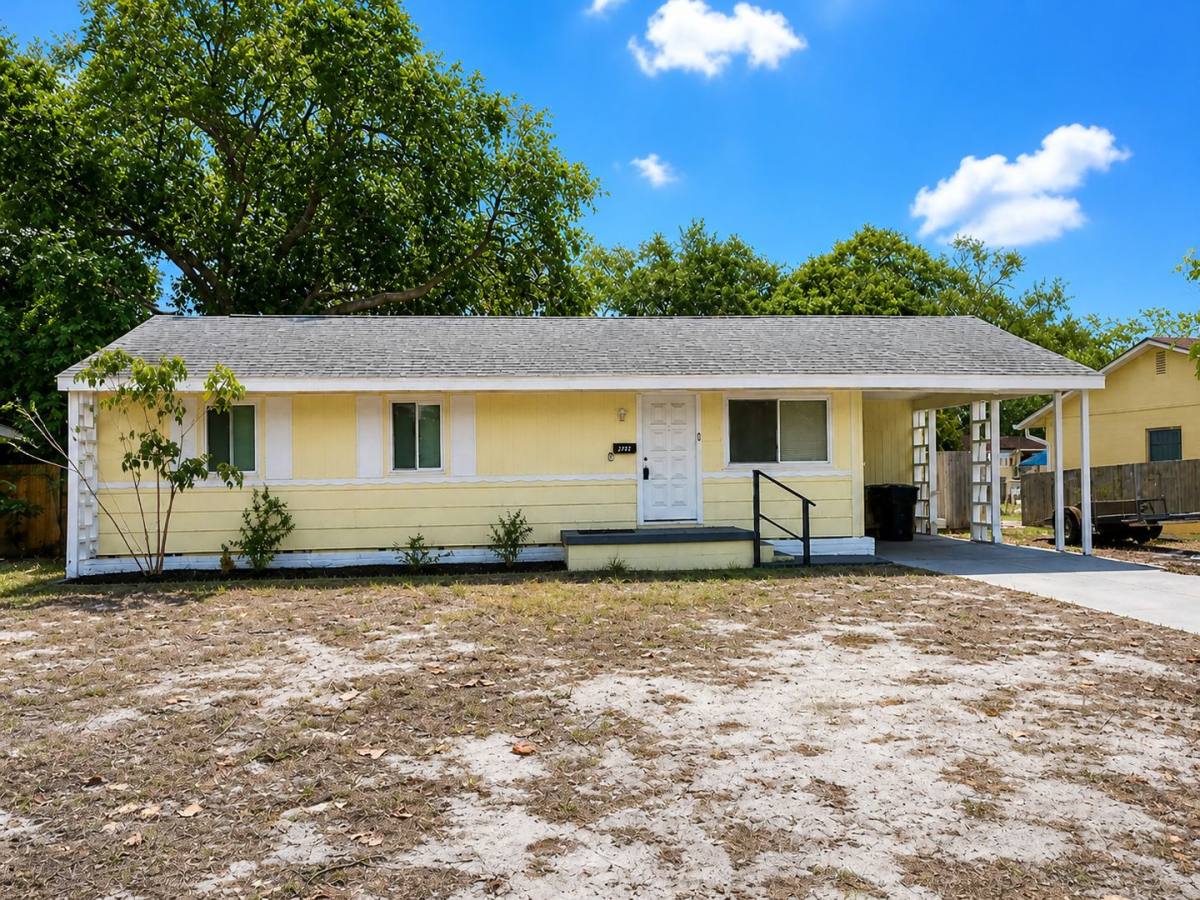 House for rent at 930 Alcazar Way S, Saint Petersburg, FL 33705