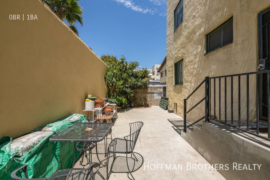 Apartment for rent at 1623 N Mariposa Ave #203, Los Angeles, CA 90027
