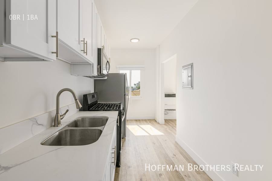 Apartment for rent at 1623 N Mariposa Ave #203, Los Angeles, CA 90027