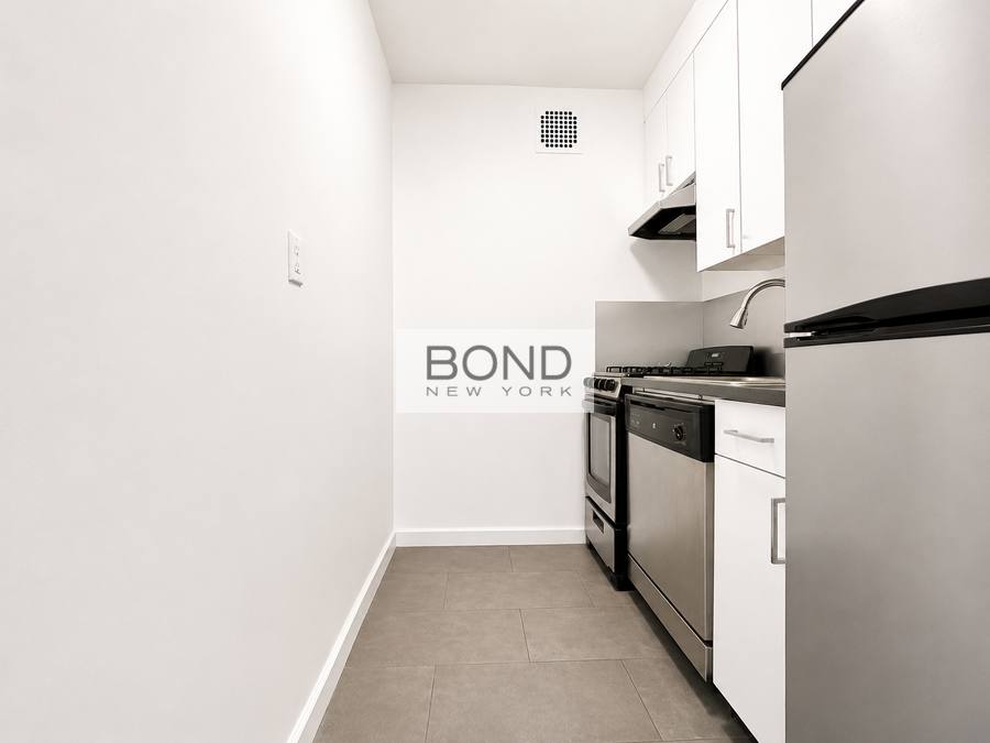 Apartment for rent at 43 E 74th St #A, New York, NY 10021