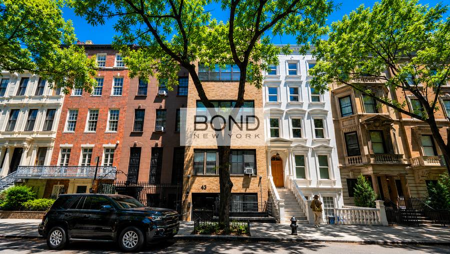 Apartment for rent at 43 E 74th St #A, New York, NY 10021