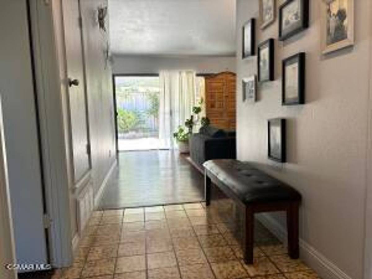 Townhouse for rent at 609 Via Novella, Oak Park, CA 91377