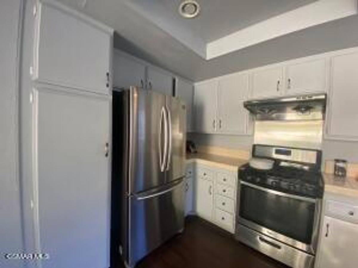 Townhouse for rent at 609 Via Novella, Oak Park, CA 91377