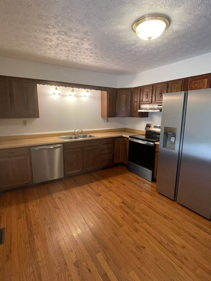 House for rent at 5535 Sycamore Ridge Rd, Hurricane, WV 25526