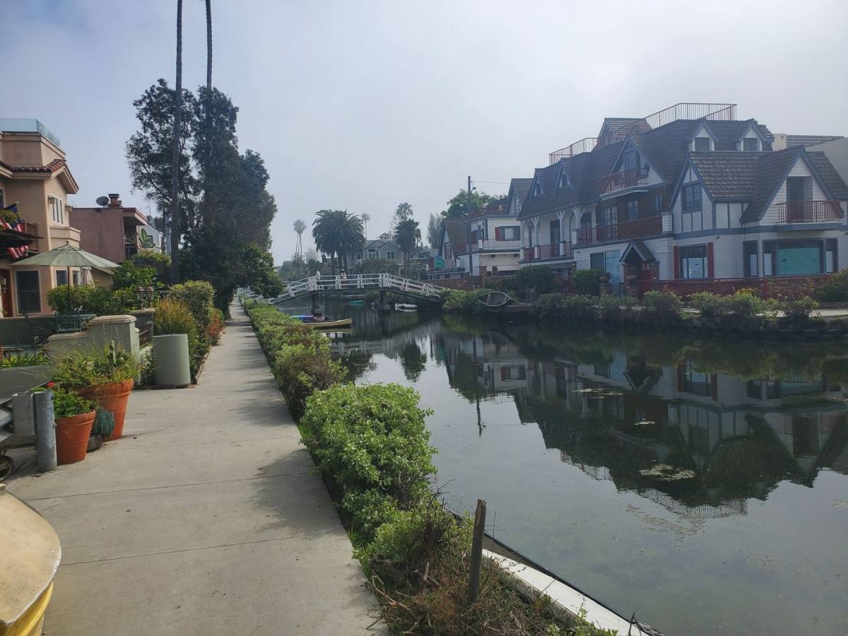 Apartment for rent at 487-489 Carroll Ave, Venice, CA 90291