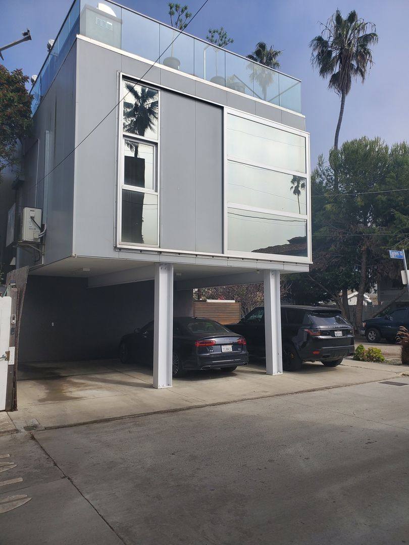 Apartment for rent at 487-489 Carroll Ave, Venice, CA 90291