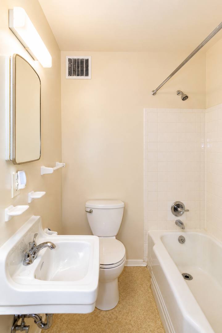 Apartment for rent at 1432 St James Court, Louisville, KY 40208