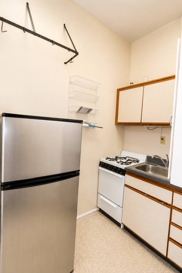 Apartment for rent at 1432 St James Court, Louisville, KY 40208