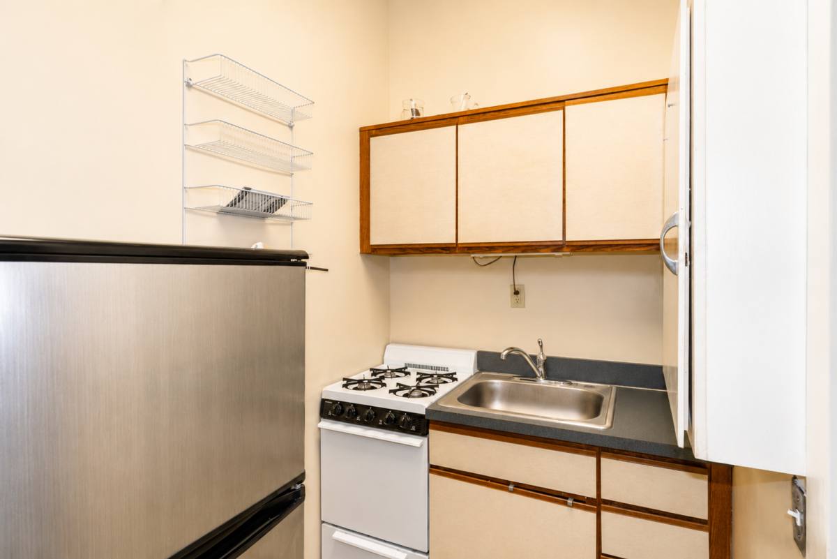 Apartment for rent at 1432 St James Court, Louisville, KY 40208