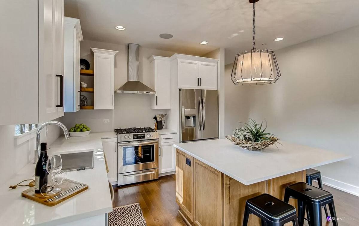 Townhouse for rent at 409 Duane St, Glen Ellyn, IL 60137