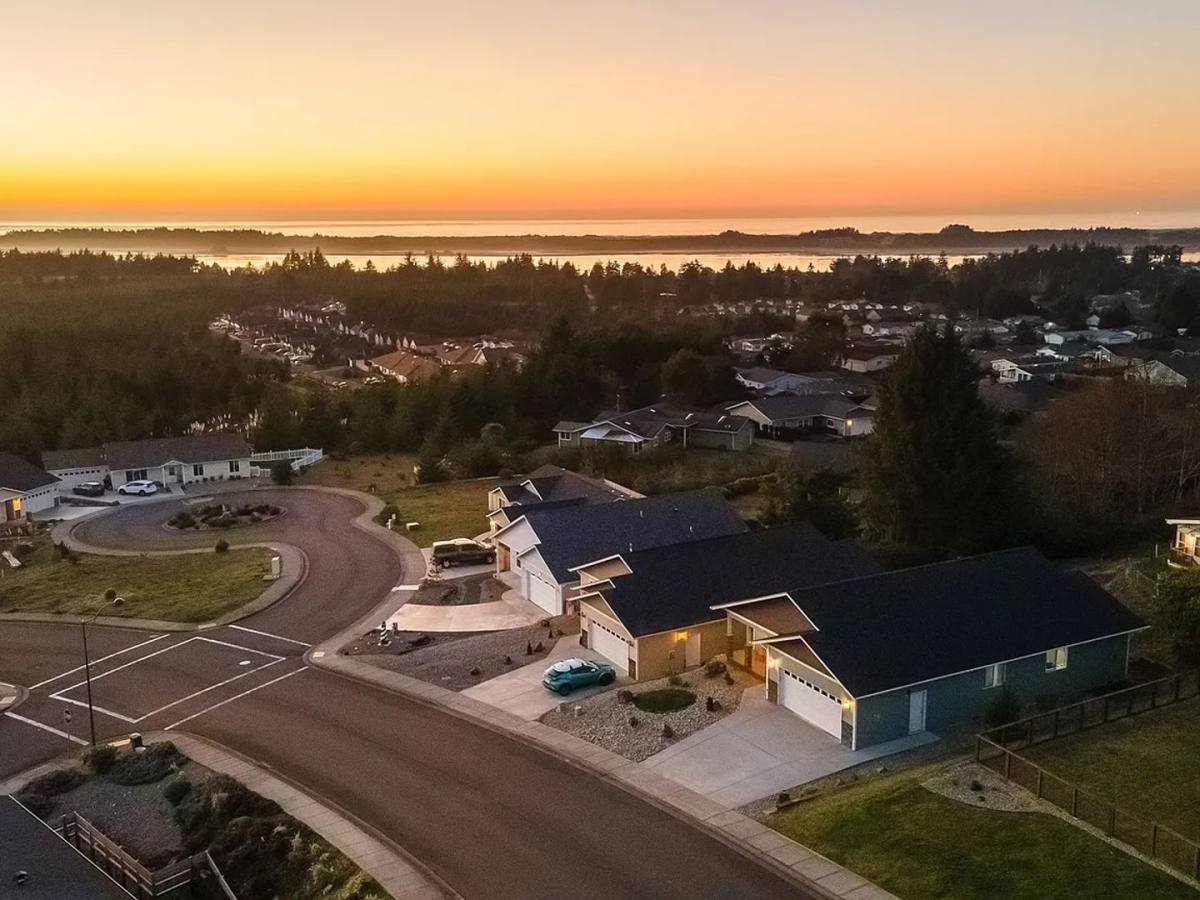 House for rent at 1154 Nautical Lane, Coos Bay, OR 97420