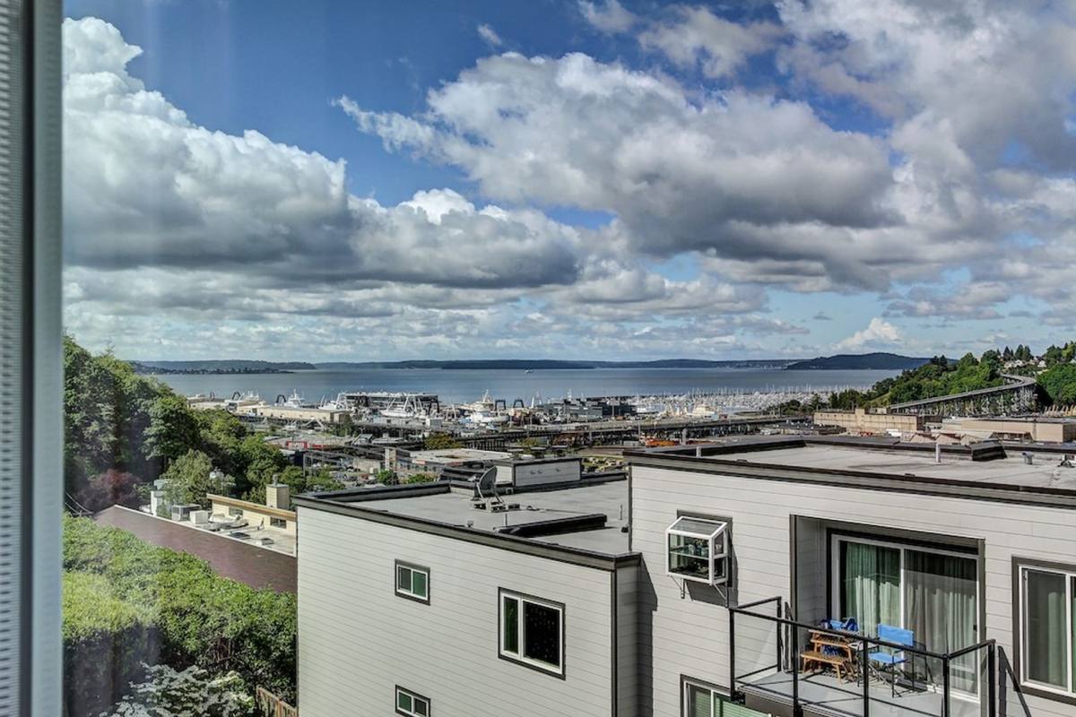 Condo for rent at 1965 12th Ave W #302, Seattle, WA 98119