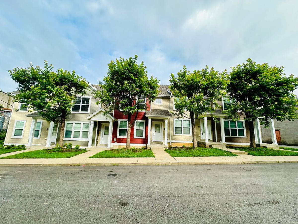 Apartment for rent at 102 Weist Place, Louisville, KY 40206