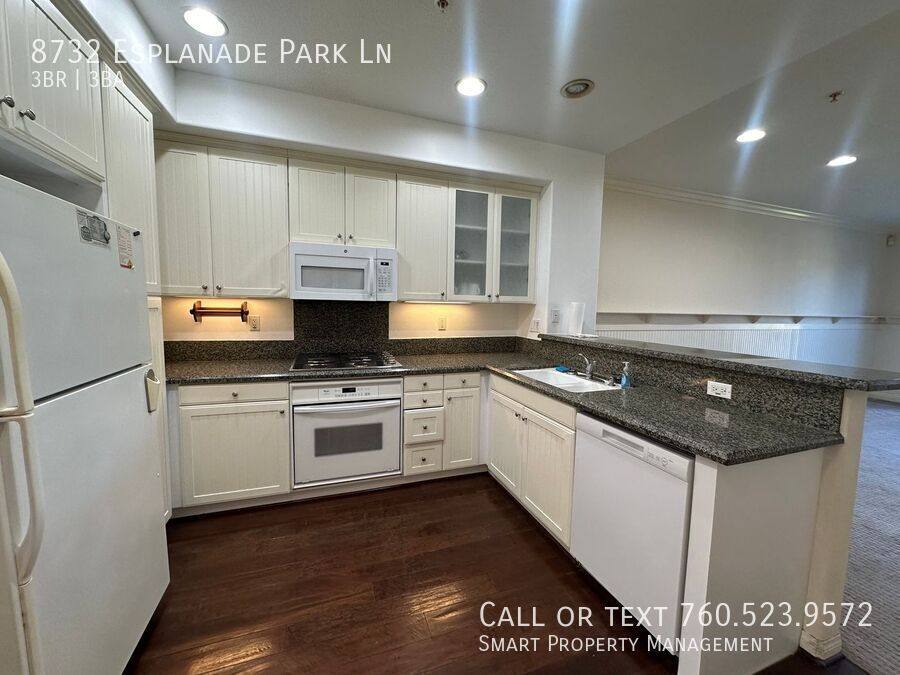 Townhouse for rent at 8732 Esplanade Park Lane, San Diego, CA 92123