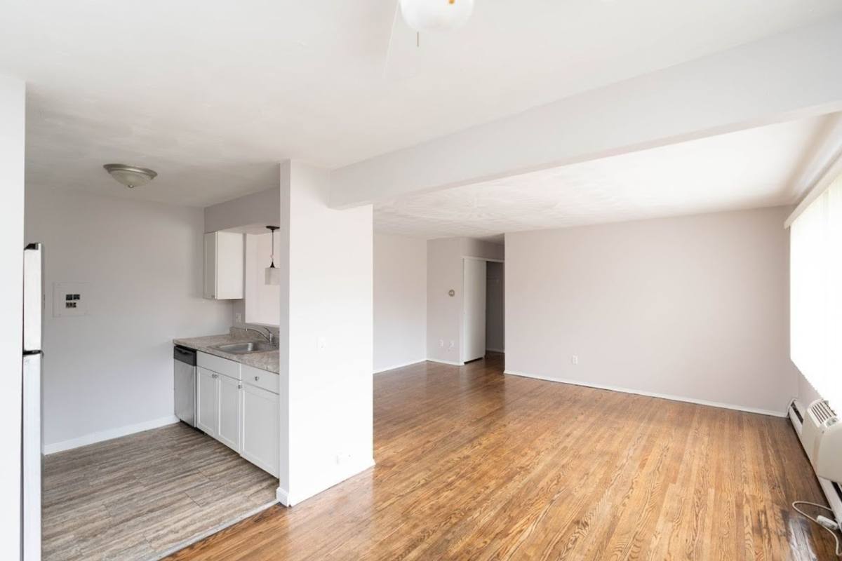 Apartment for rent at 154 Woodhill Dr #1, Rochester, NY 14616