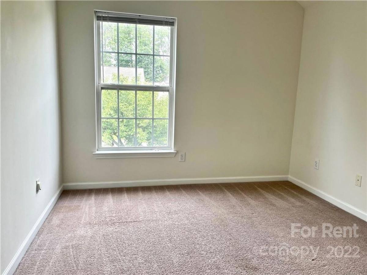 House for rent at 129 Winding Canyon Dr, Charlotte, NC 28214