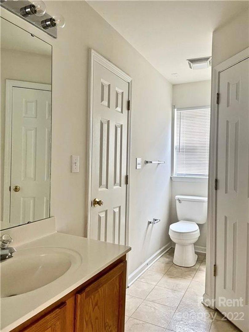 House for rent at 129 Winding Canyon Dr, Charlotte, NC 28214