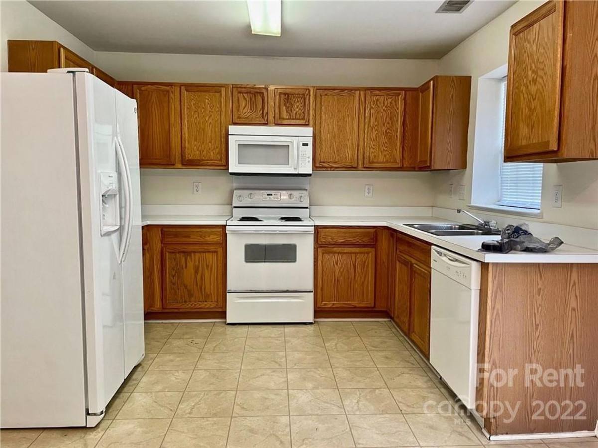 House for rent at 129 Winding Canyon Dr, Charlotte, NC 28214