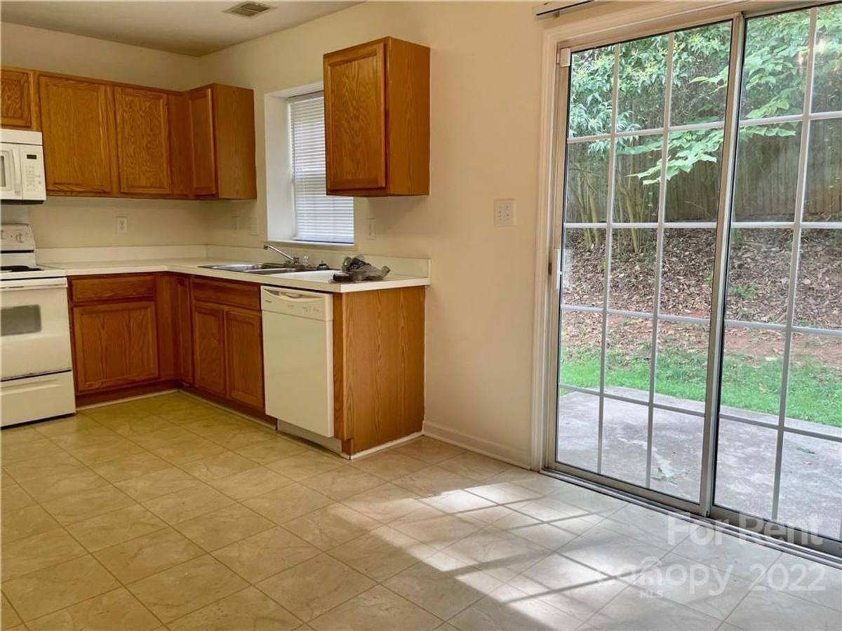 House for rent at 129 Winding Canyon Dr, Charlotte, NC 28214