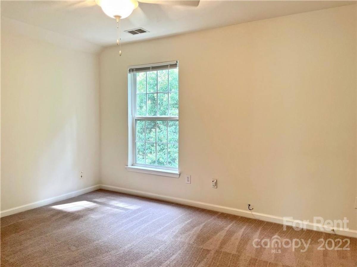 House for rent at 129 Winding Canyon Dr, Charlotte, NC 28214