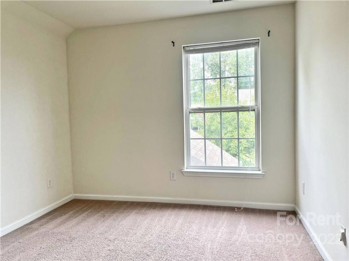 House for rent at 129 Winding Canyon Dr, Charlotte, NC 28214