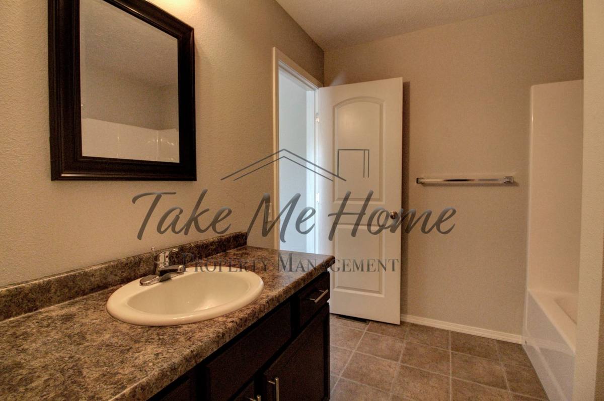 House for rent at 1062 S Strasbourg, Springfield, MO 65802