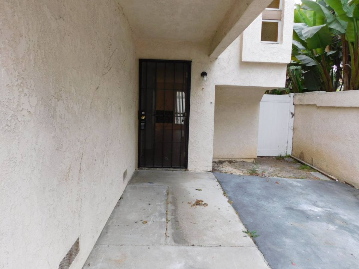 Apartment for rent at 4831 King Circle, Huntington Beach, CA 92649