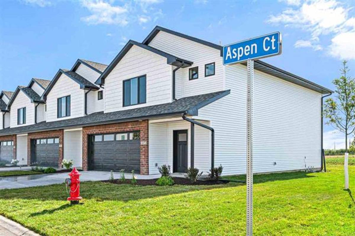 Townhouse for rent at 1634 Aspen Court, North Liberty, IA 52317