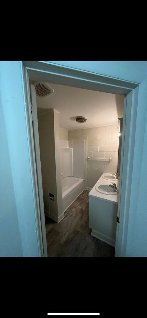 Apartment for rent at 1528 6th Ave, Huntington, WV 25701