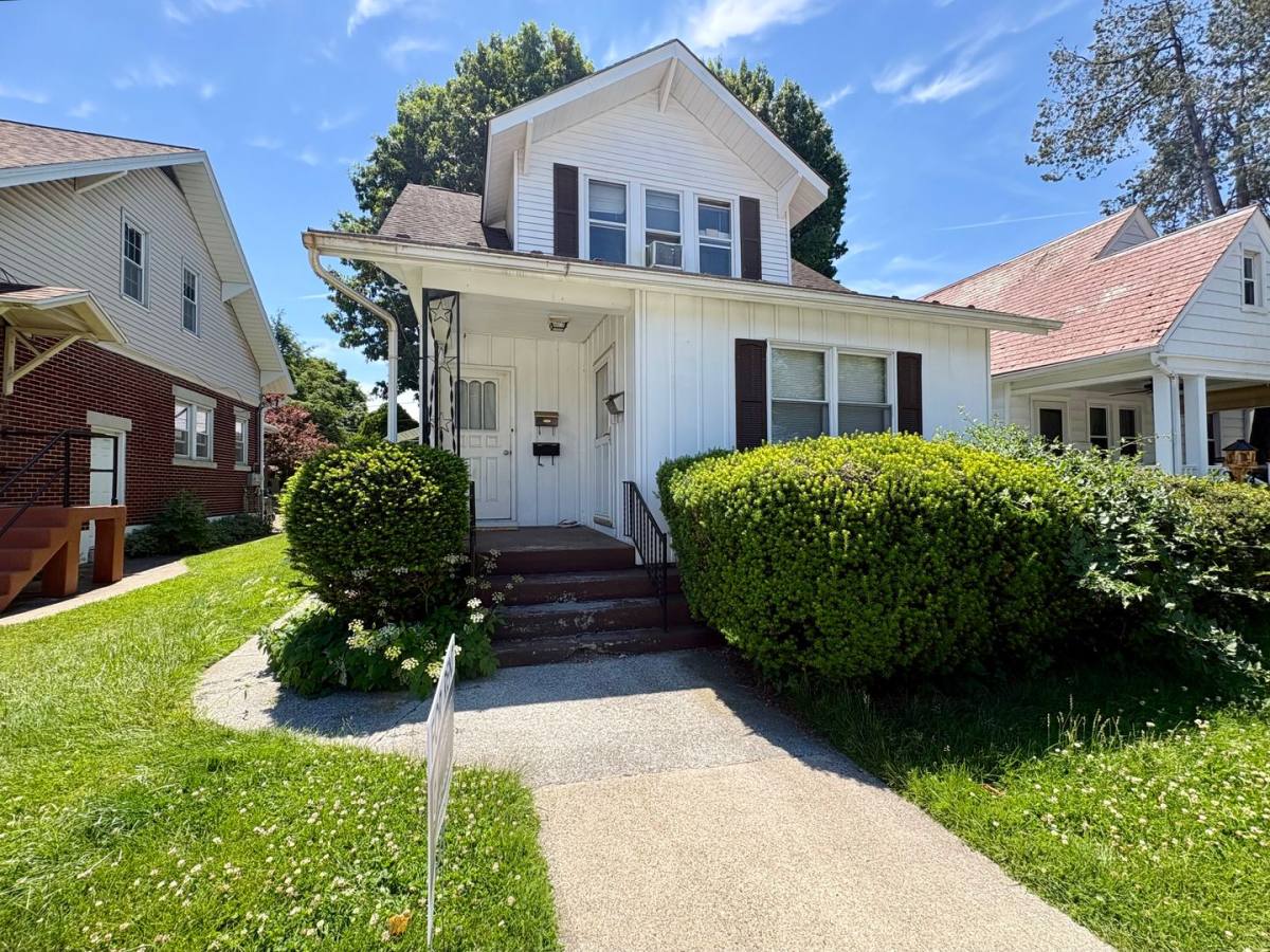 Apartment for rent at 40 W Caracas Ave, Hershey, PA 17033