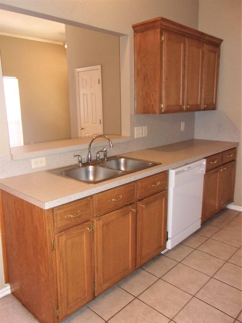 House for rent at 13821 Pawnee Dr, Edmond, OK 73013