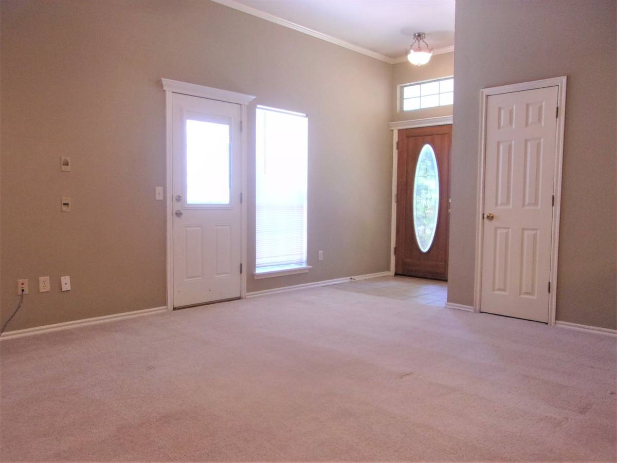 House for rent at 13821 Pawnee Dr, Edmond, OK 73013