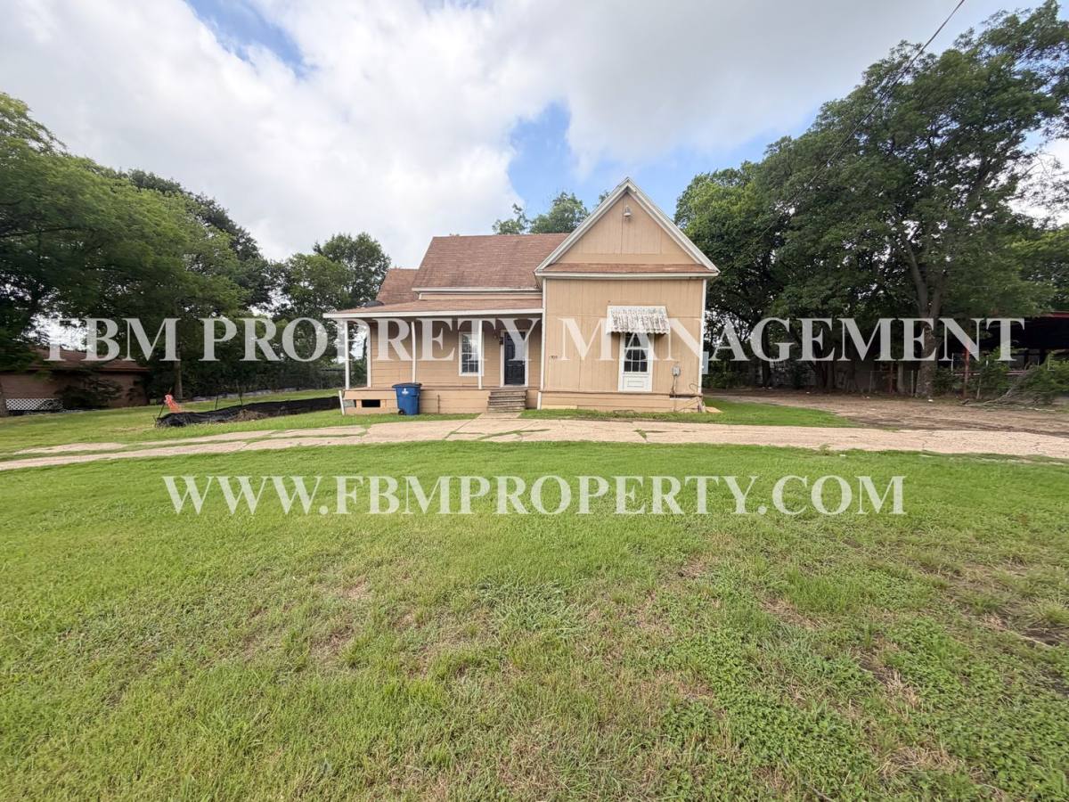 House for rent at 1309 N Clay St, Ennis, TX 75119
