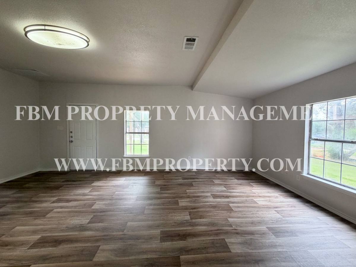 House for rent at 1309 N Clay St, Ennis, TX 75119