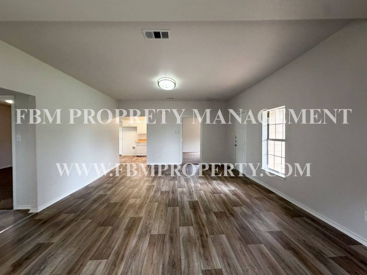 House for rent at 1309 N Clay St, Ennis, TX 75119