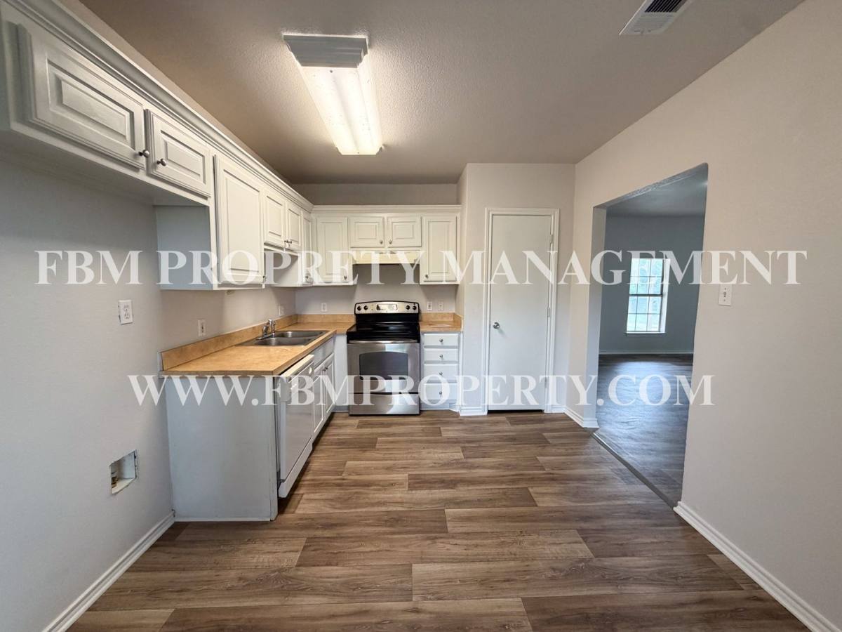 House for rent at 1309 N Clay St, Ennis, TX 75119