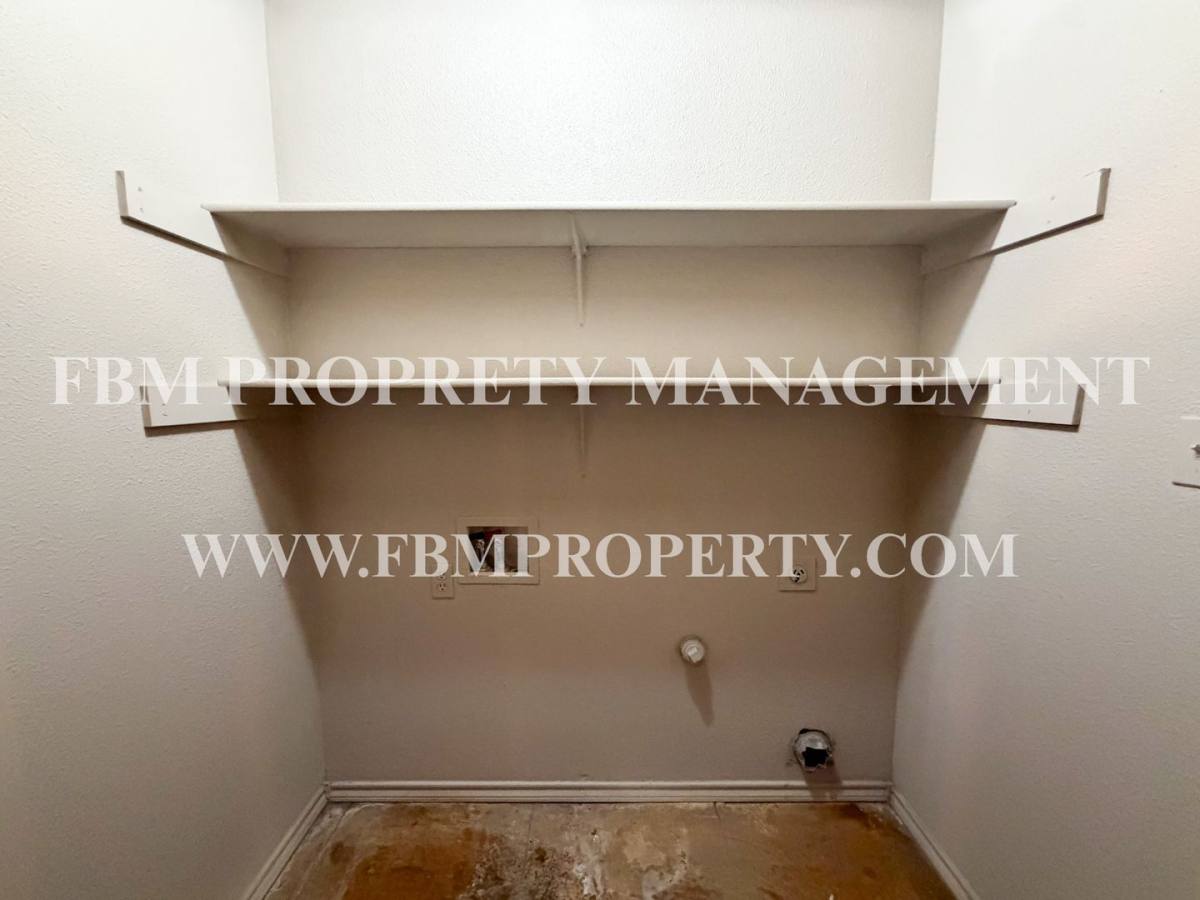 Townhouse for rent at 212 W Lamar St, Palmer, TX 75152