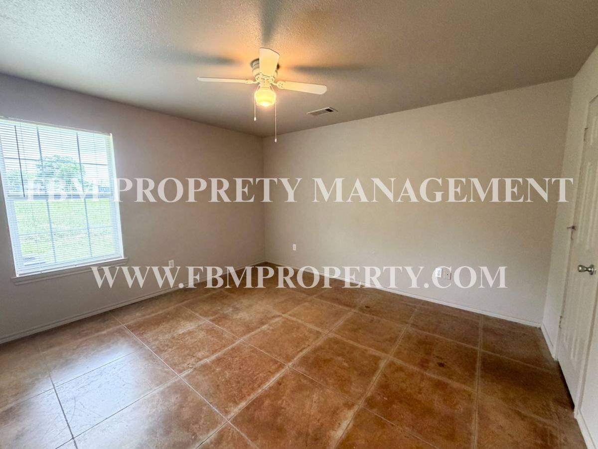 Townhouse for rent at 212 W Lamar St, Palmer, TX 75152