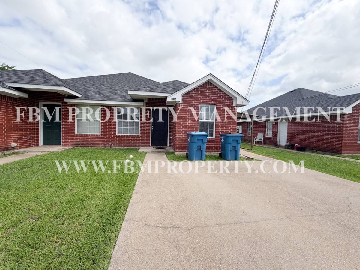 Townhouse for rent at 212 W Lamar St, Palmer, TX 75152