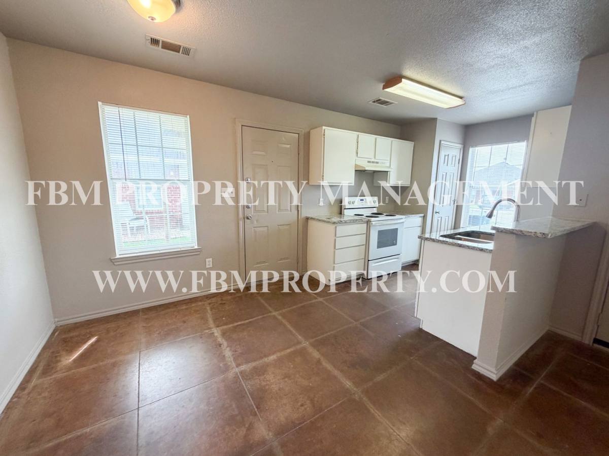 Townhouse for rent at 212 W Lamar St, Palmer, TX 75152