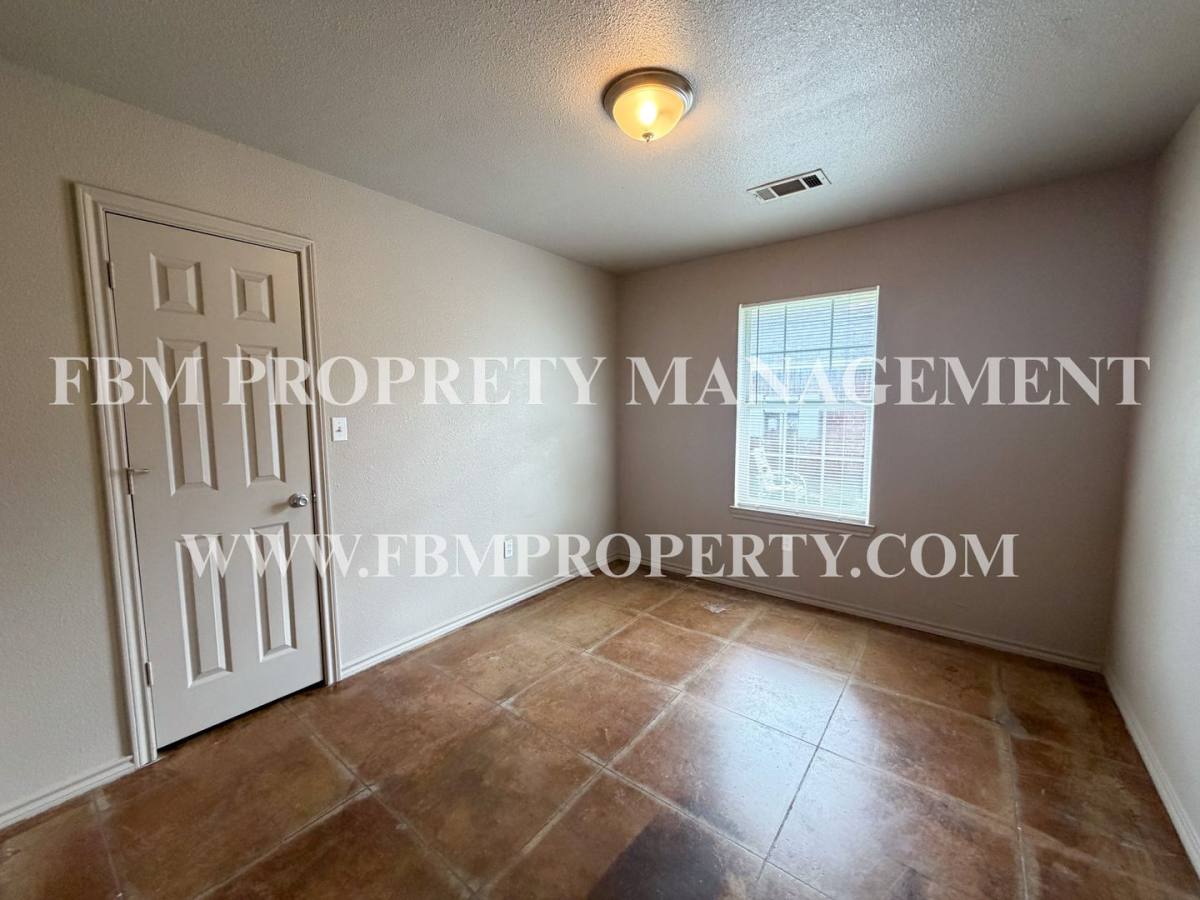 Townhouse for rent at 212 W Lamar St, Palmer, TX 75152