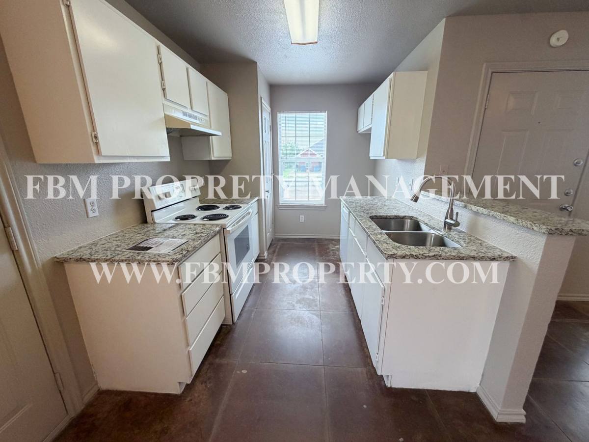 Townhouse for rent at 212 W Lamar St, Palmer, TX 75152