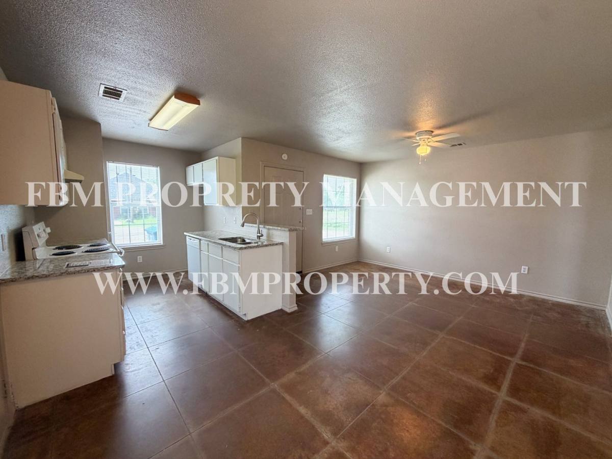Townhouse for rent at 212 W Lamar St, Palmer, TX 75152
