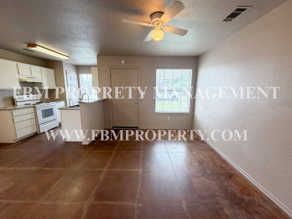 Townhouse for rent at 212 W Lamar St, Palmer, TX 75152