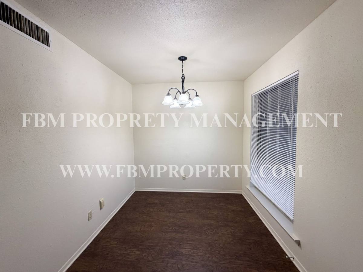 Apartment for rent at 510 W Marvin Ave, Waxahachie, TX 75165